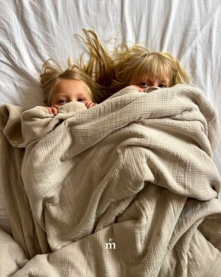 Cozy days are made for big blankets and little hugs 🤍 #mimiconcept #bigblanket