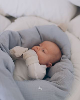 Malé ručičky, velký svět před sebou. ✨ Zachumlané v teple a bezpečí. Naše dětské rukavičky chrání ty nejmenší prstíky –...