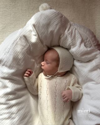 wrapped in warmth, loved beyond measure🤍 📸 @tramisthetic #mimiconcept #featherswaddle